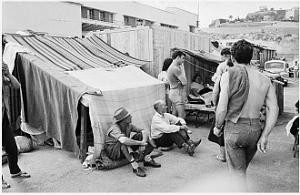 Oran exode tentes sur le quai 17-07-1962